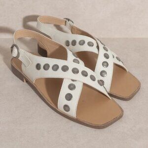 Oasis Society 'Kylie' women's gunmetal studs & white faux leather sandals sz 9